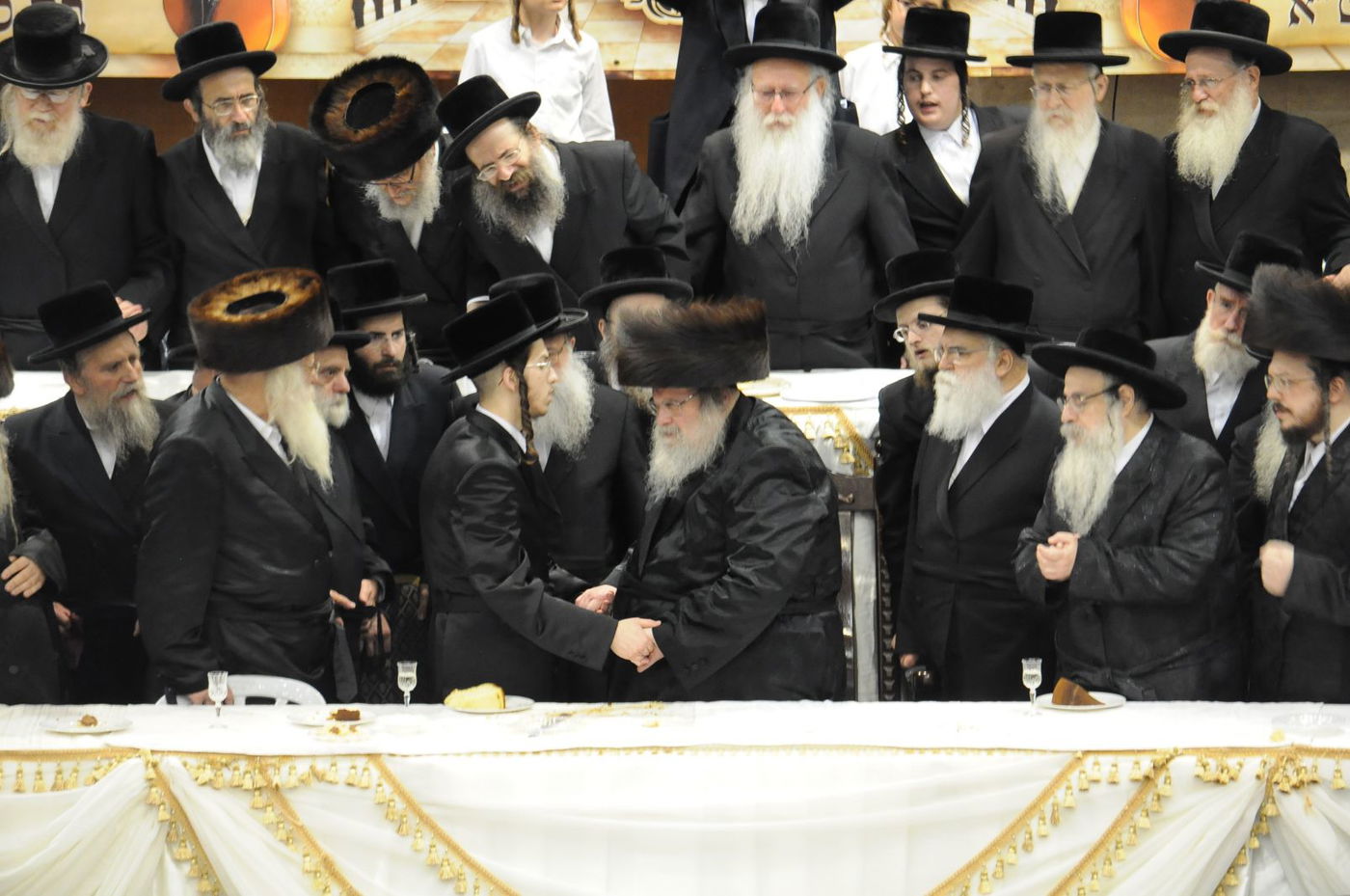 סגירת מעגל בבעלזא: חתונת הנכדה - בתאריך חתונת הנכד