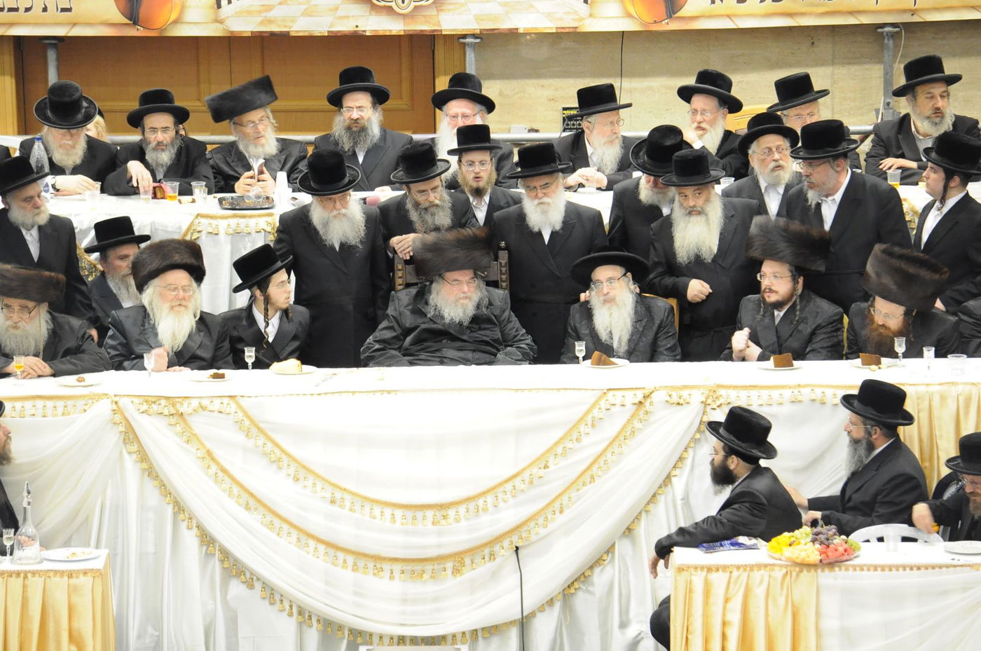 סגירת מעגל בבעלזא: חתונת הנכדה - בתאריך חתונת הנכד