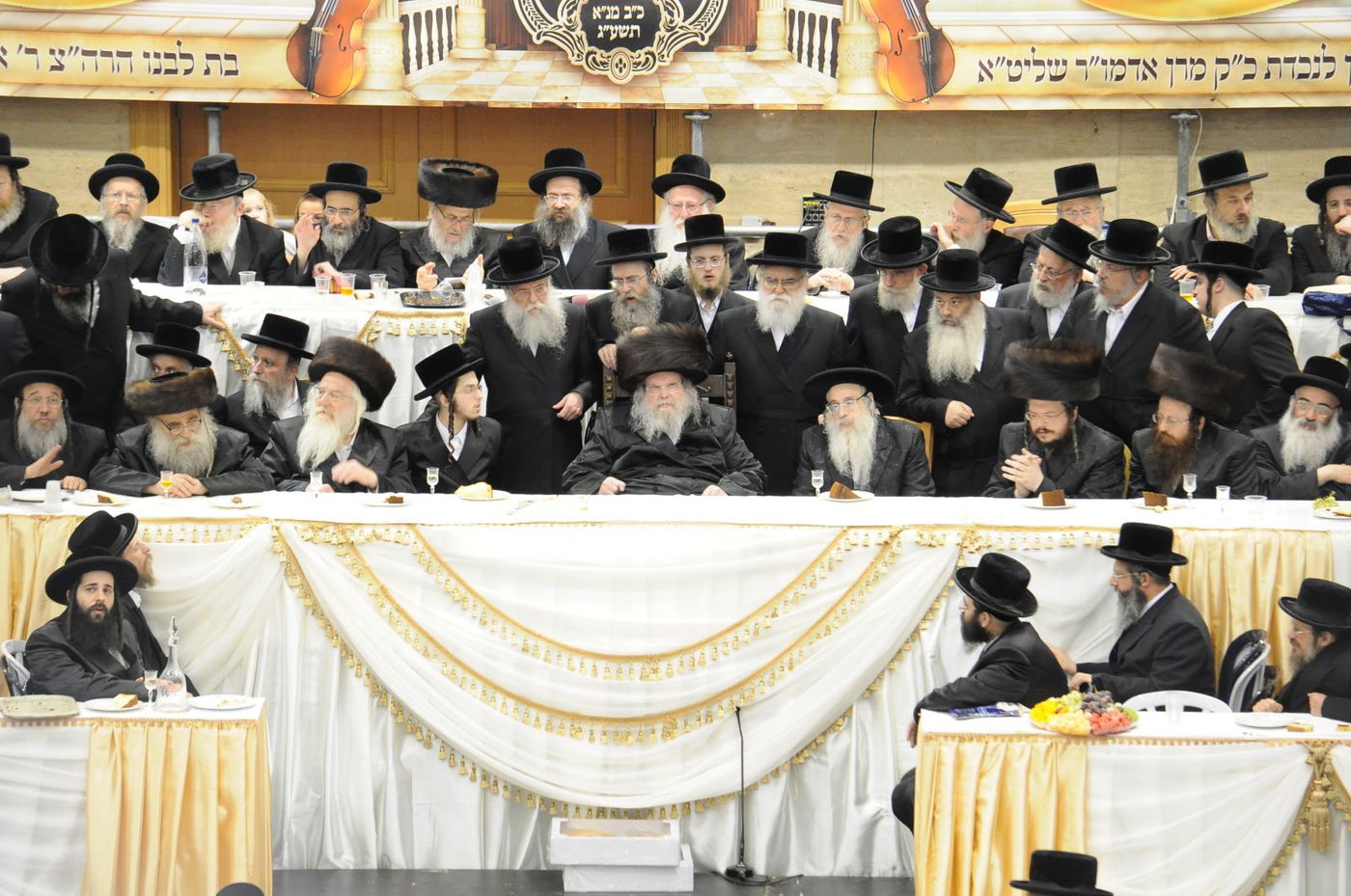 סגירת מעגל בבעלזא: חתונת הנכדה - בתאריך חתונת הנכד