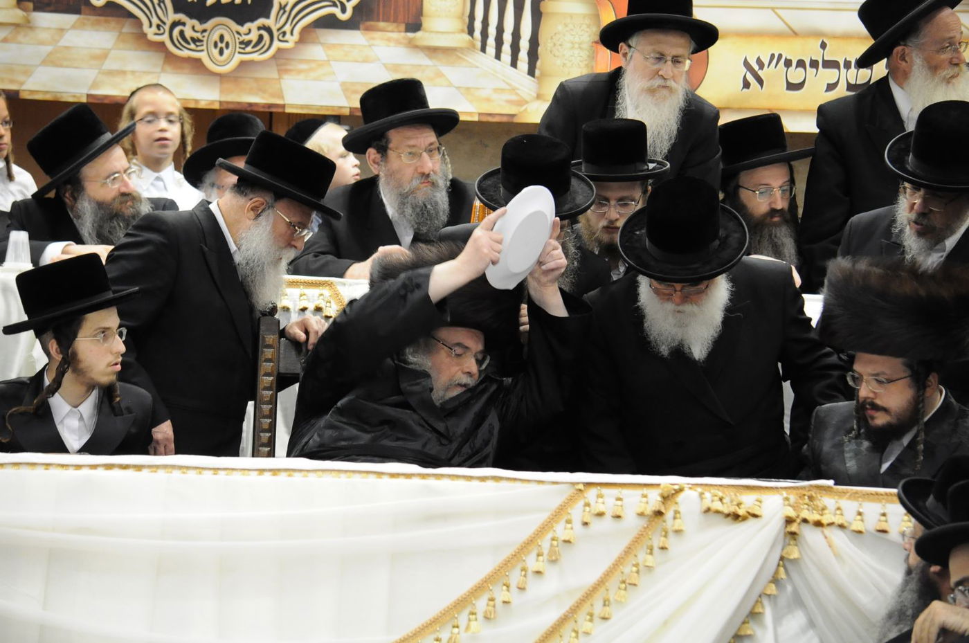 סגירת מעגל בבעלזא: חתונת הנכדה - בתאריך חתונת הנכד