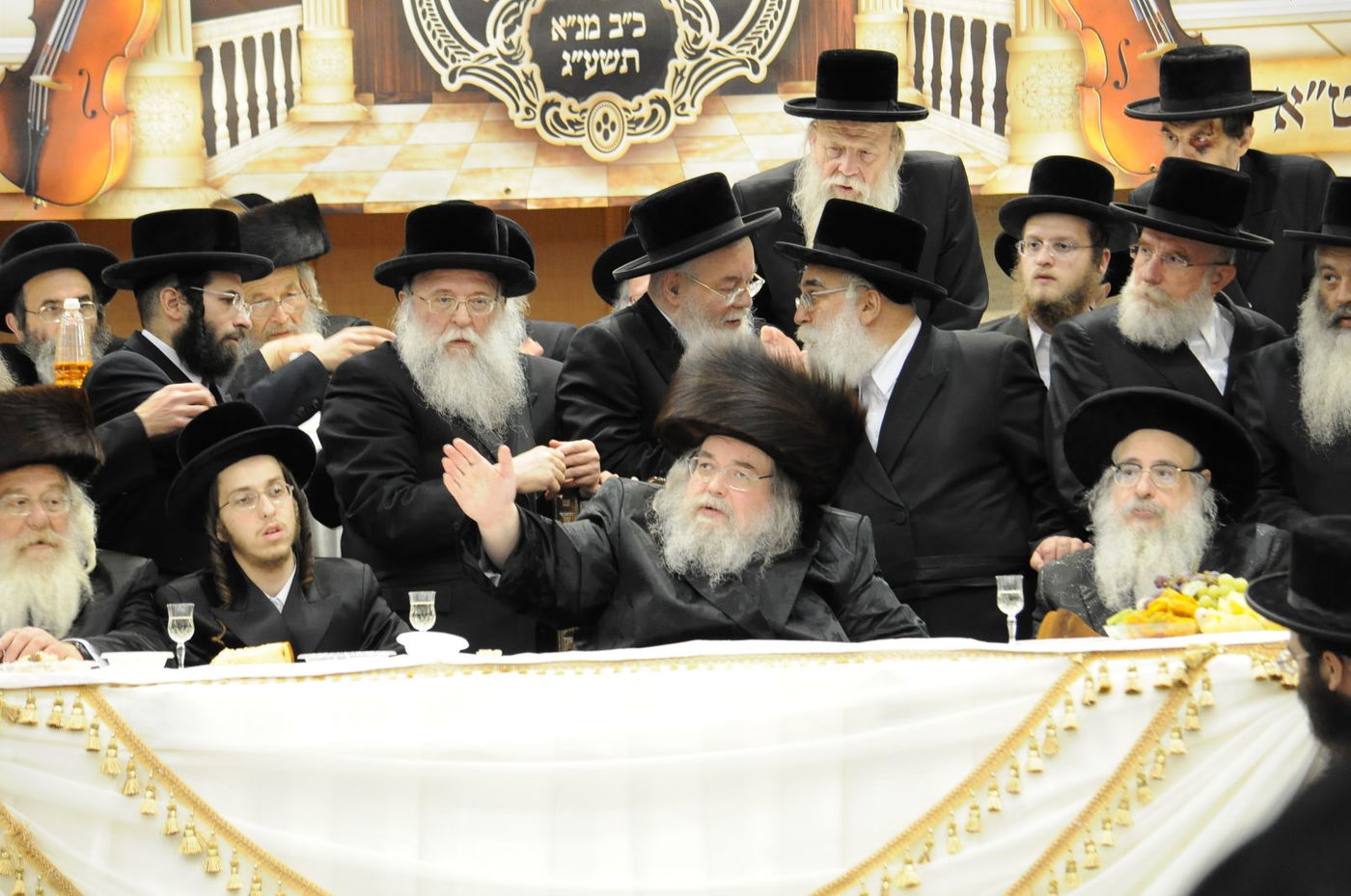 סגירת מעגל בבעלזא: חתונת הנכדה - בתאריך חתונת הנכד