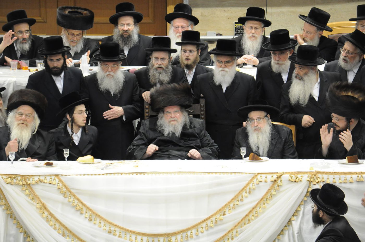 סגירת מעגל בבעלזא: חתונת הנכדה - בתאריך חתונת הנכד