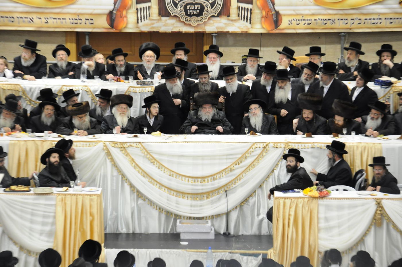 סגירת מעגל בבעלזא: חתונת הנכדה - בתאריך חתונת הנכד