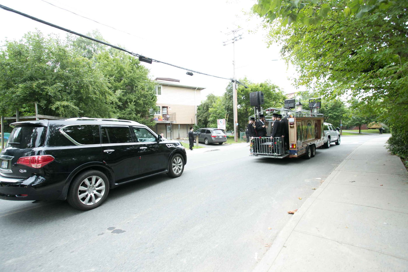 סקווירא: מעמד הכנסת ספר תורה • גלריה