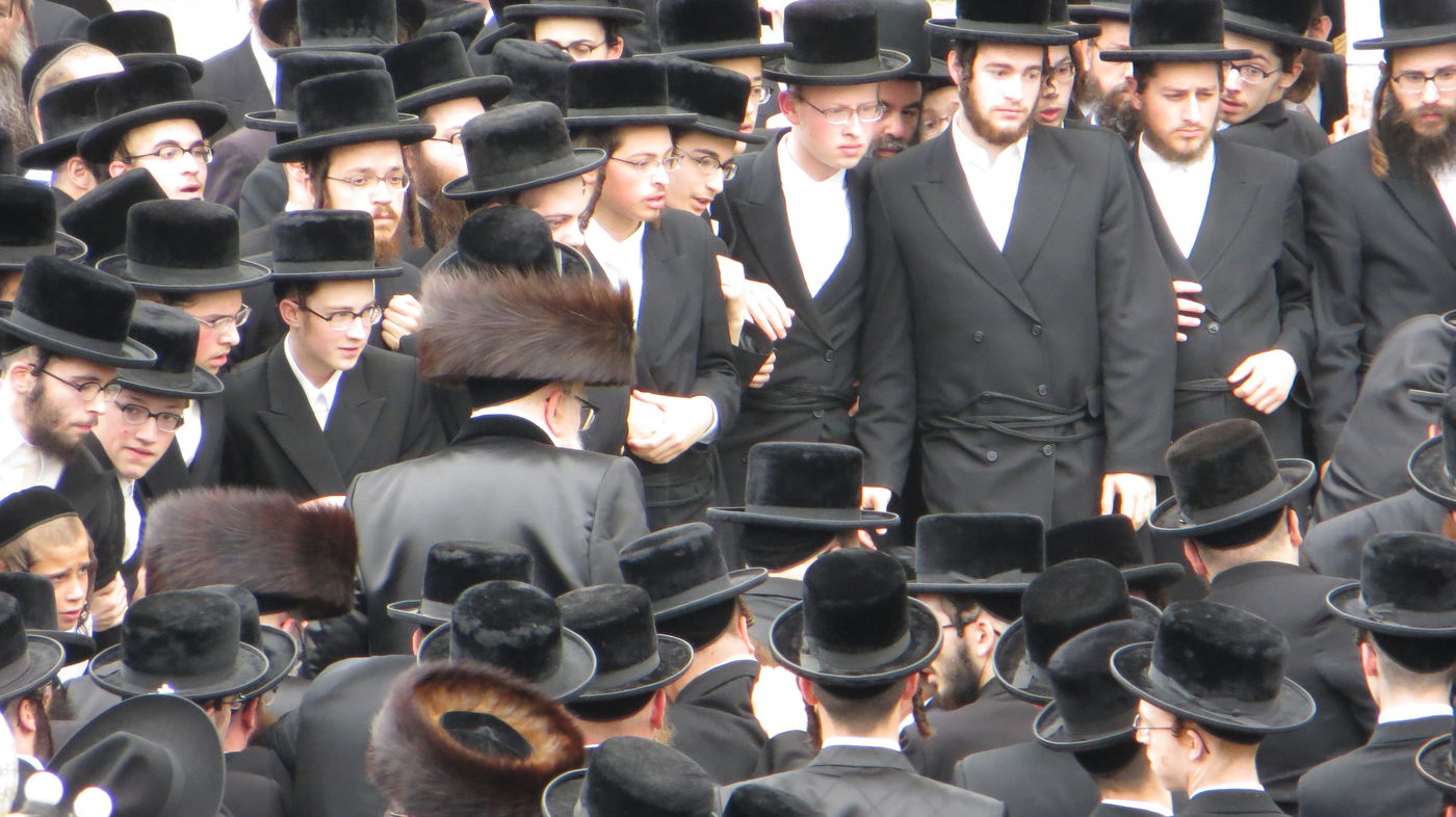 סקווירא: מעמד הכנסת ספר תורה • גלריה