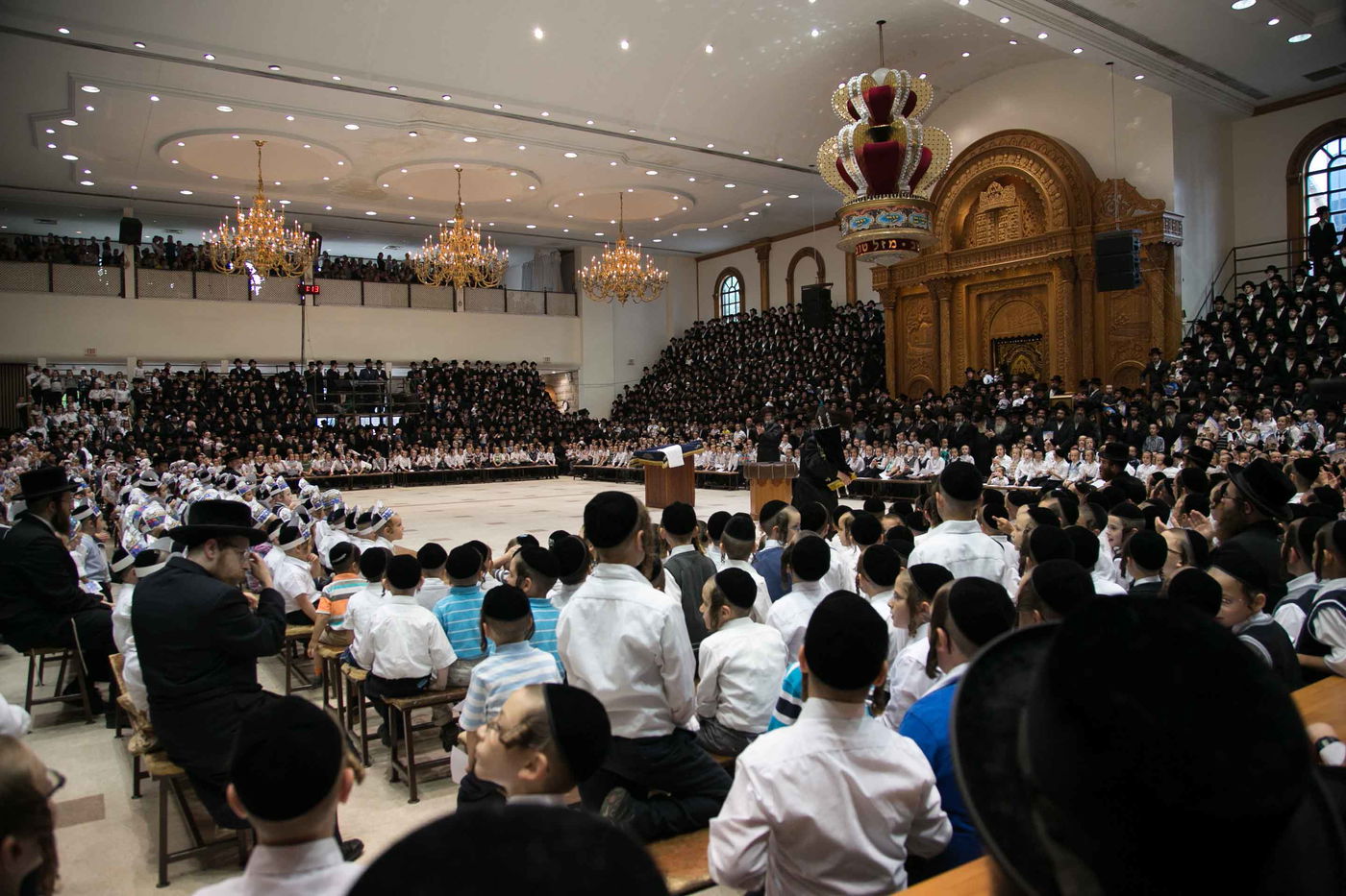 סקווירא: מעמד הכנסת ספר תורה • גלריה