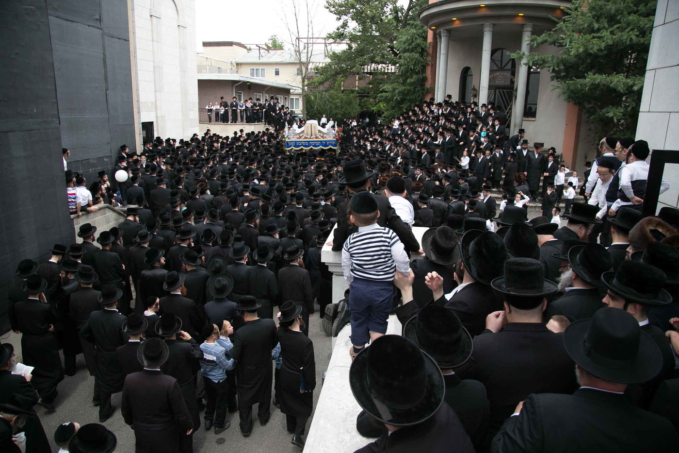 סקווירא: מעמד הכנסת ספר תורה • גלריה