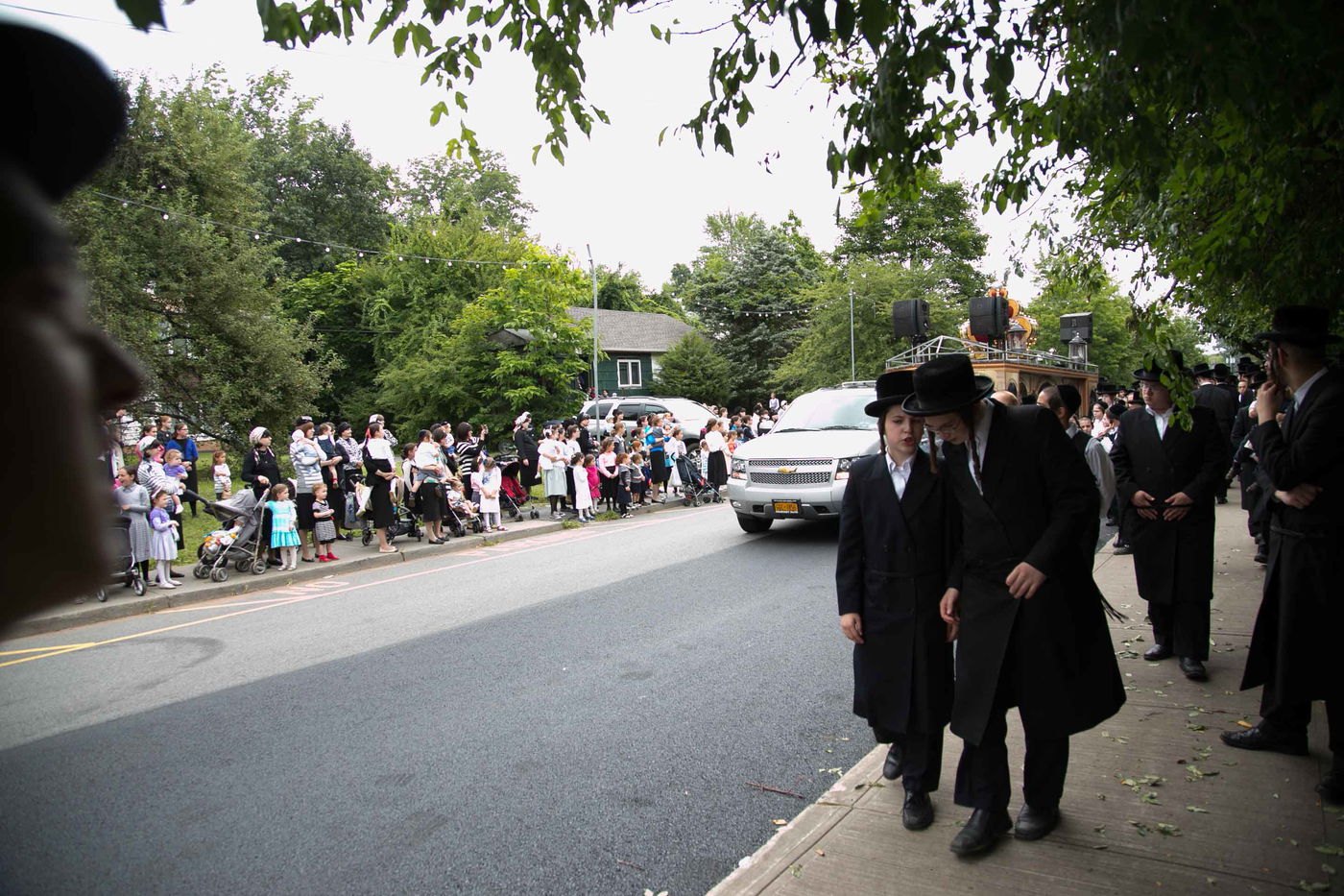 סקווירא: מעמד הכנסת ספר תורה • גלריה