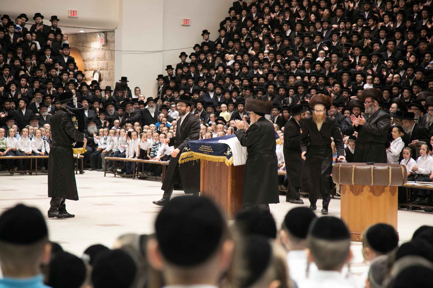 סקווירא: מעמד הכנסת ספר תורה • גלריה