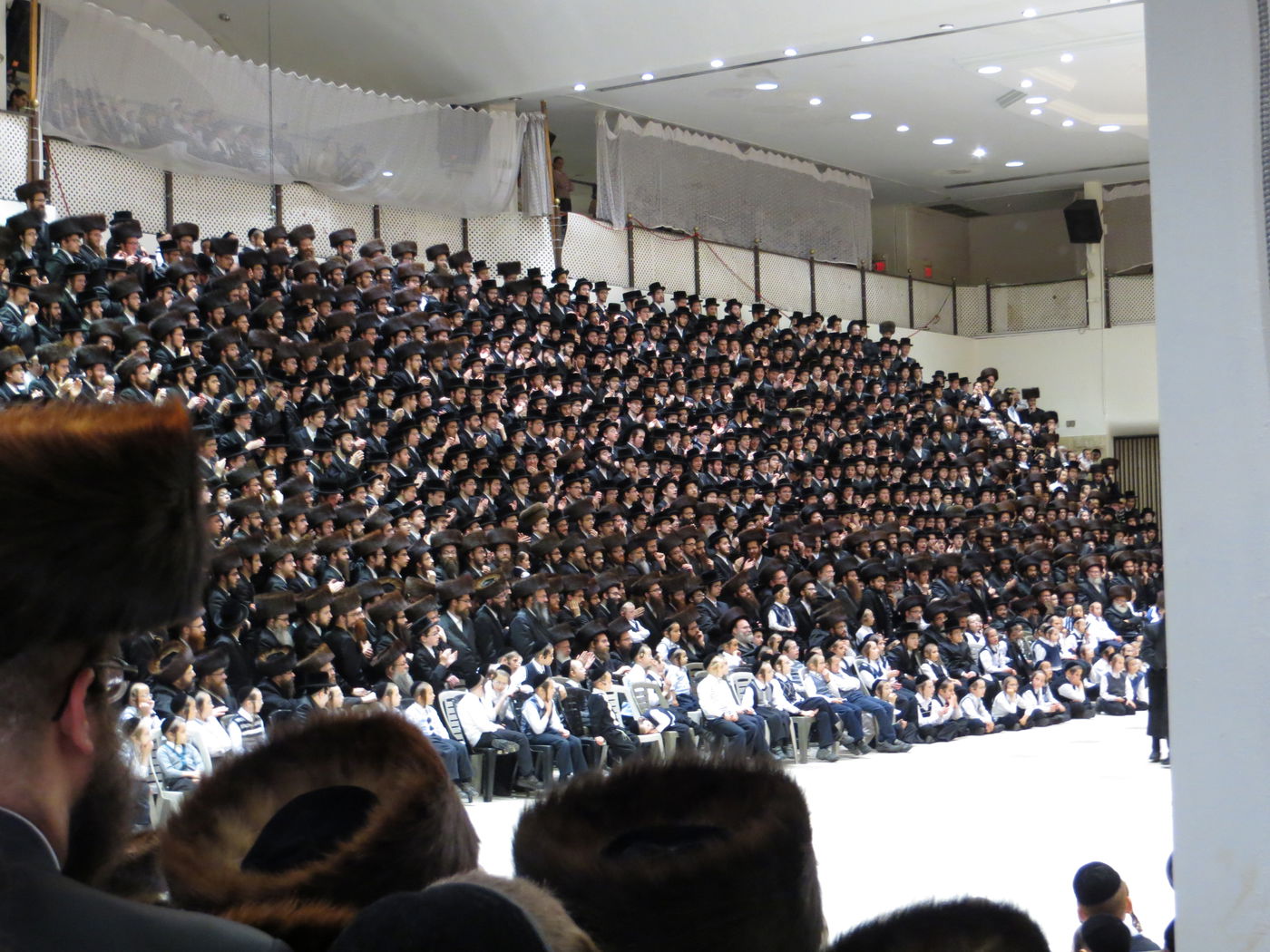 סקווירא: מעמד הכנסת ספר תורה • גלריה