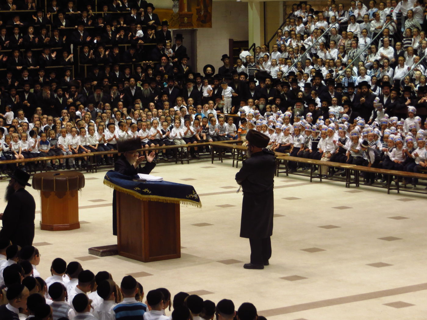 סקווירא: מעמד הכנסת ספר תורה • גלריה