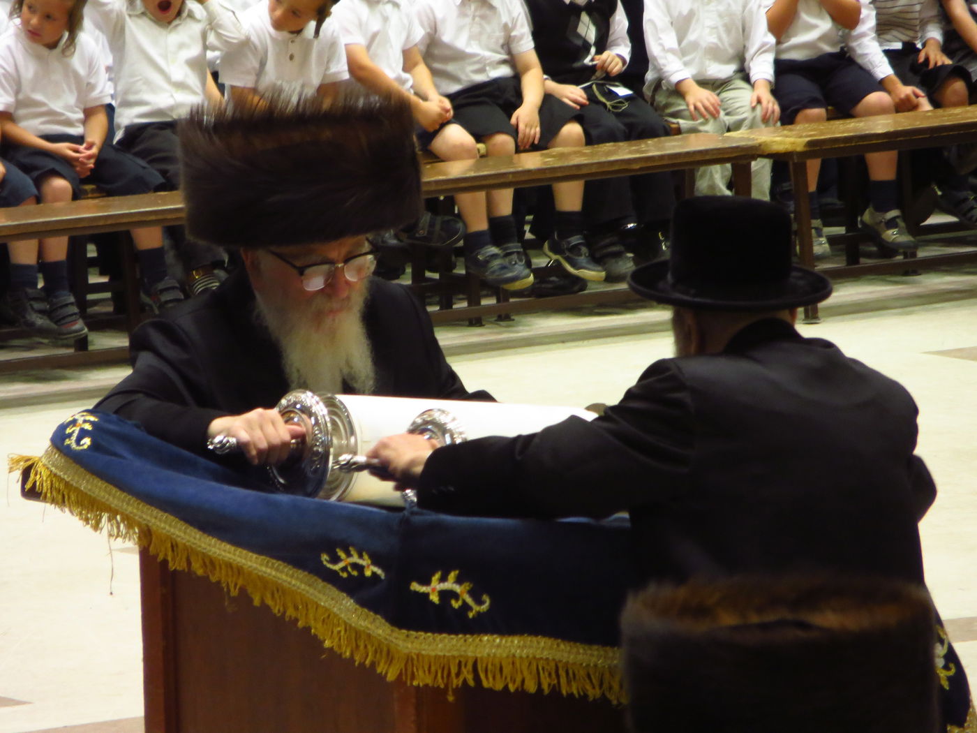 סקווירא: מעמד הכנסת ספר תורה • גלריה