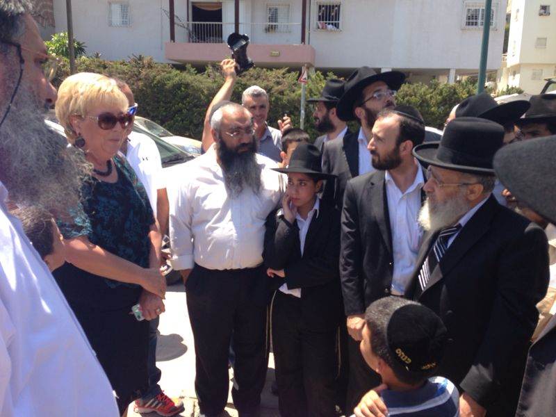 נתניה: הרב יצחק יוסף ביקר בבית הכנסת שהוצת