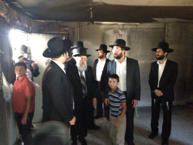 נתניה: הרב יצחק יוסף ביקר בבית הכנסת שהוצת