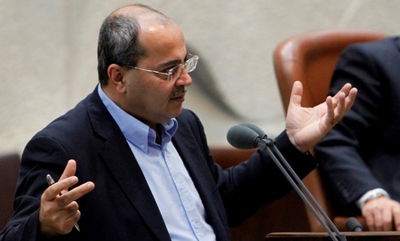 ח"כ אחמד טיבי מודה באידיש לח"כ ישראל אייכלר • צפו