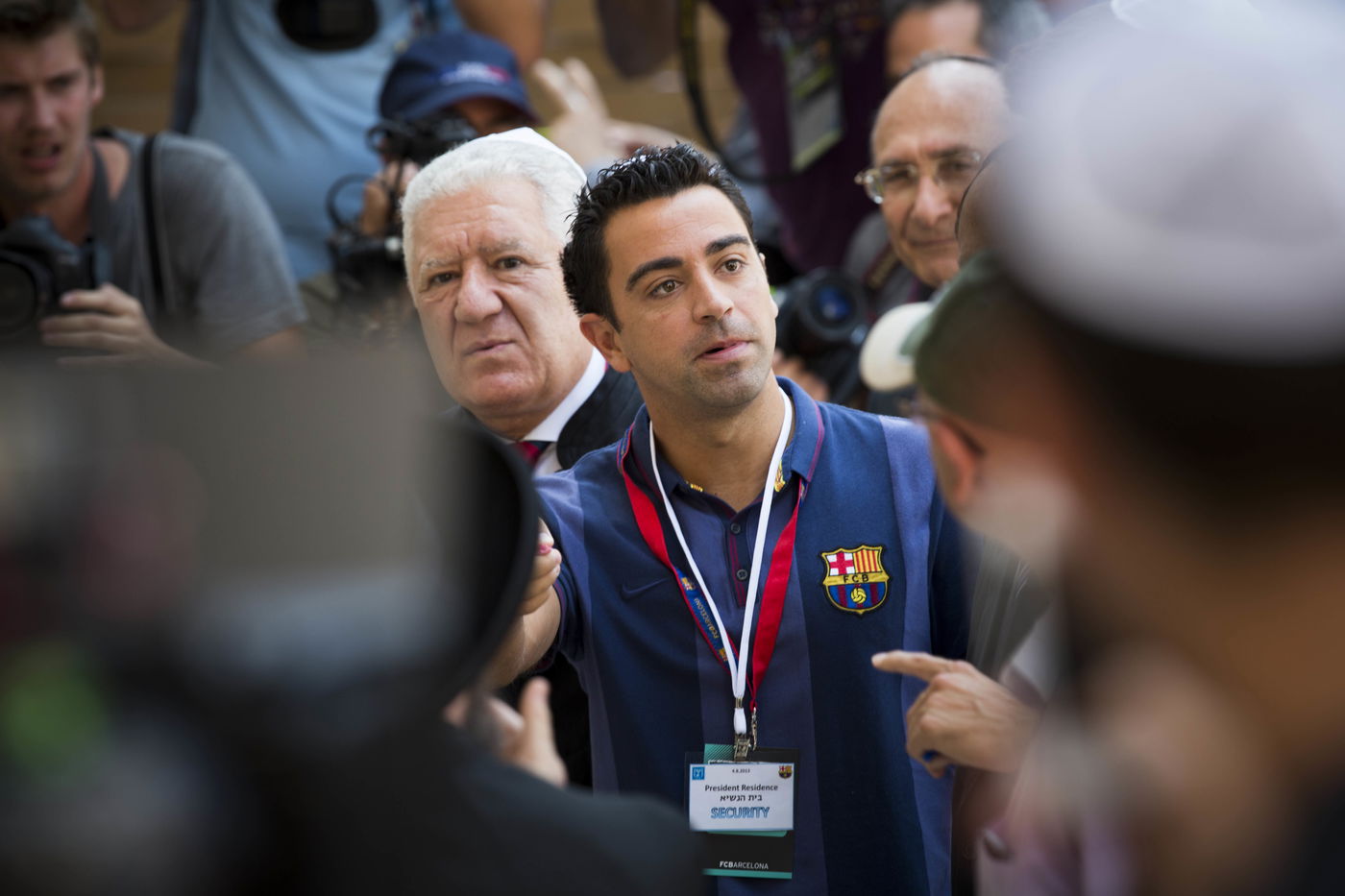 שחקני קבוצת הכדורגל ברצלונה ביקרו בכותל • תמונות