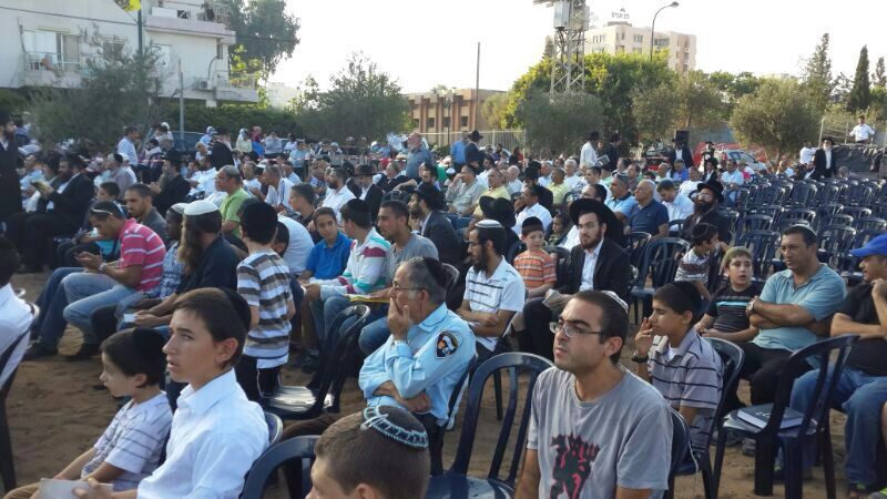 ספרי התורה שהוצתו הובאו לקבורה: "אנחנו מזועזעים"