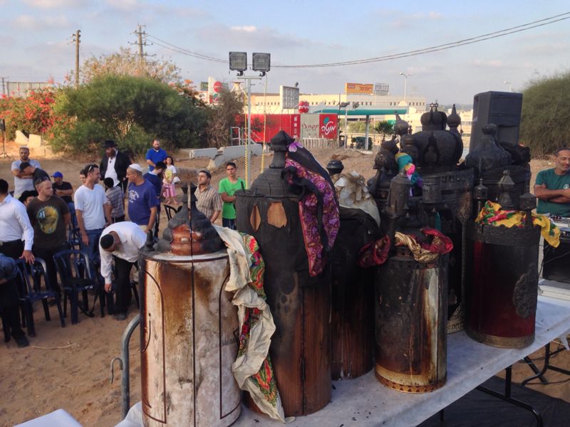 ספרי התורה שהוצתו הובאו לקבורה: "אנחנו מזועזעים"