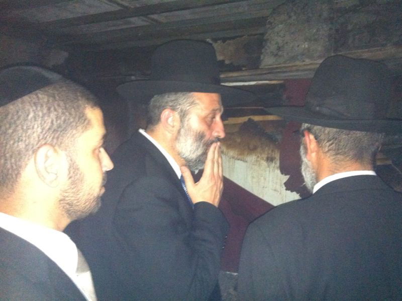 ספרי התורה שהוצתו הובאו לקבורה: "אנחנו מזועזעים"