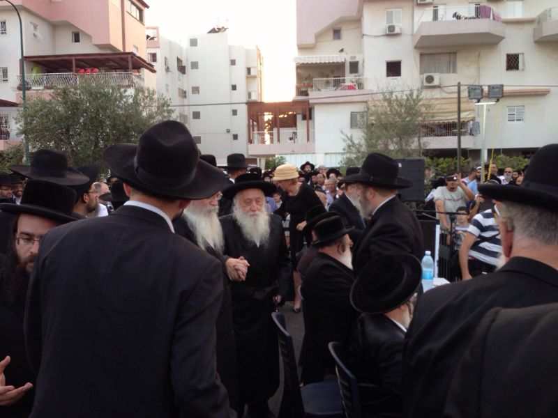 ספרי התורה שהוצתו הובאו לקבורה: "אנחנו מזועזעים"