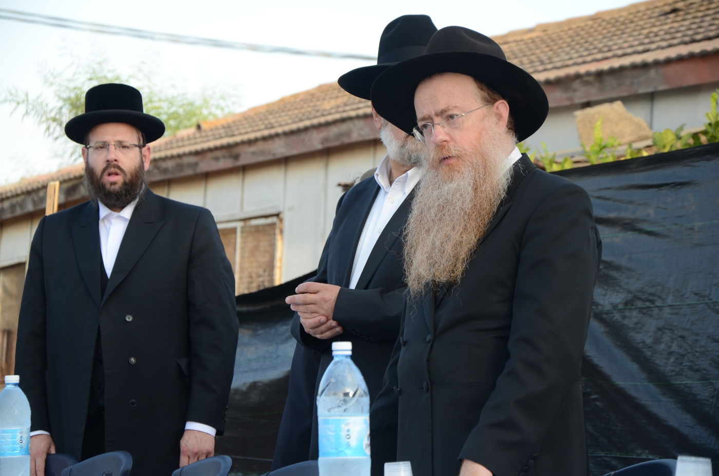 ספרי התורה שהוצתו הובאו לקבורה: "אנחנו מזועזעים"