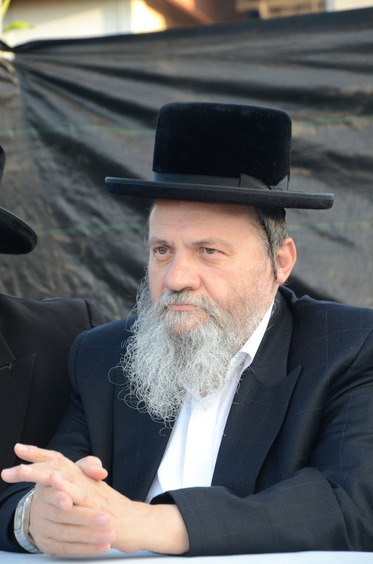 ספרי התורה שהוצתו הובאו לקבורה: "אנחנו מזועזעים"