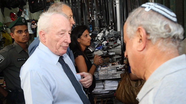 היועמ"ש וינשטיין: "קשה להכיל כמות כזו של מסתננים"