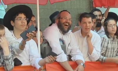 משאית האושר של קוקה קולה ביקרה בבני ברק