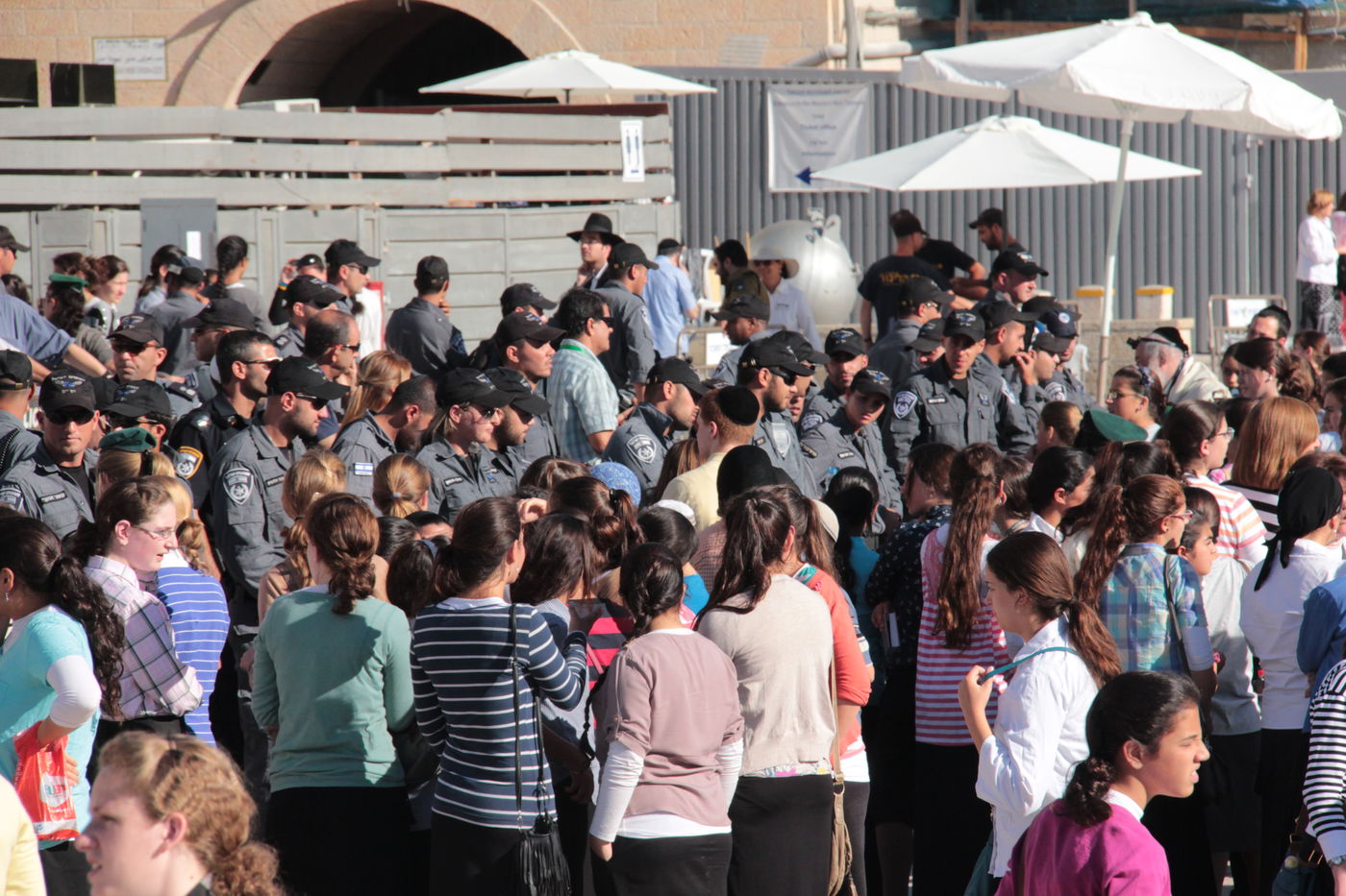 ניצחון חרדי בכותל המערבי • גלריה