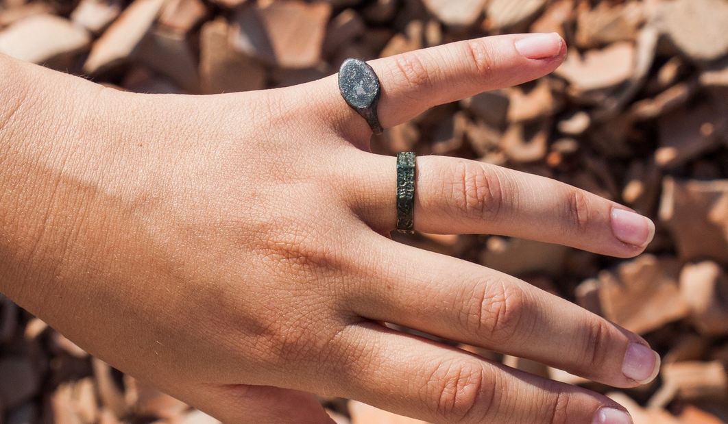 הטבעת המתומנת עליה נכתב שם השם