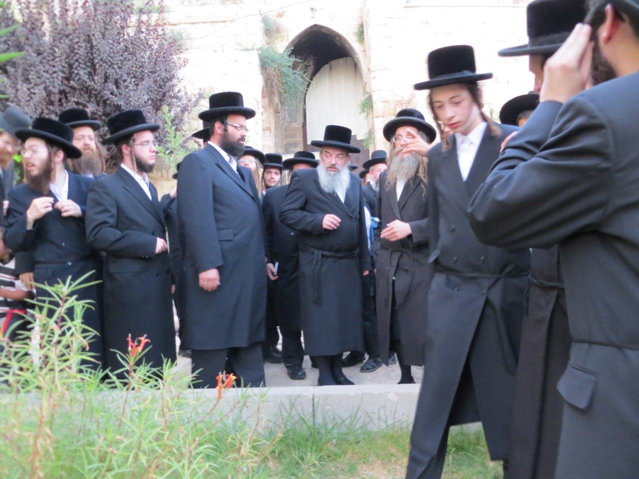 ערב ראש חודש אלול: הרבי מלעלוב בחברון ובקבר רחל