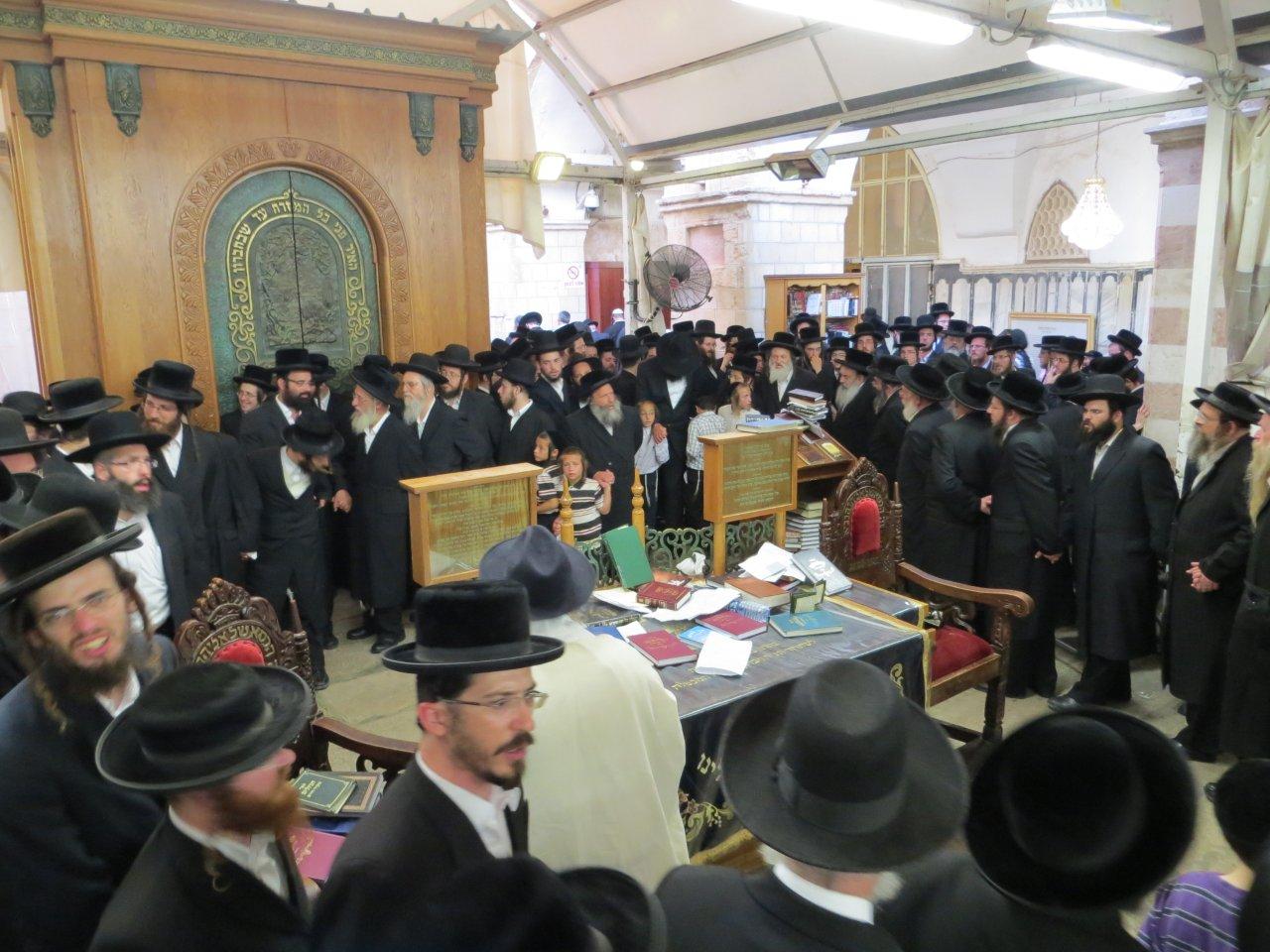 ערב ראש חודש אלול: הרבי מלעלוב בחברון ובקבר רחל