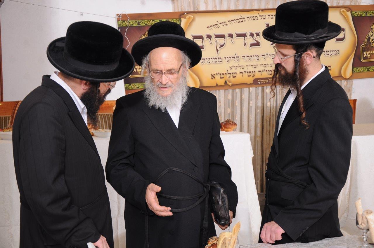 בית דין לדיני ממונות הוקם בחסידות בעלזא • גלריה