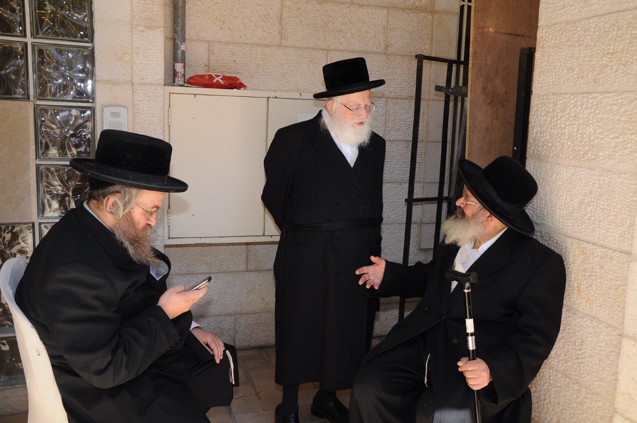 בית דין לדיני ממונות הוקם בחסידות בעלזא • גלריה