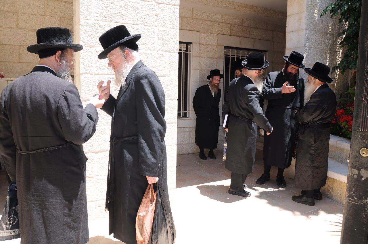 בית דין לדיני ממונות הוקם בחסידות בעלזא • גלריה