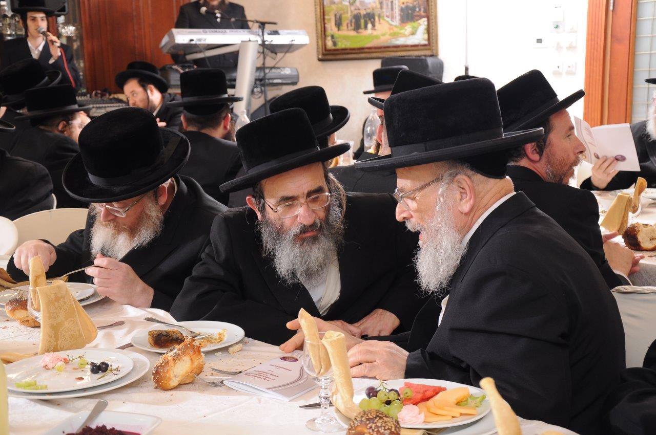 בית דין לדיני ממונות הוקם בחסידות בעלזא • גלריה