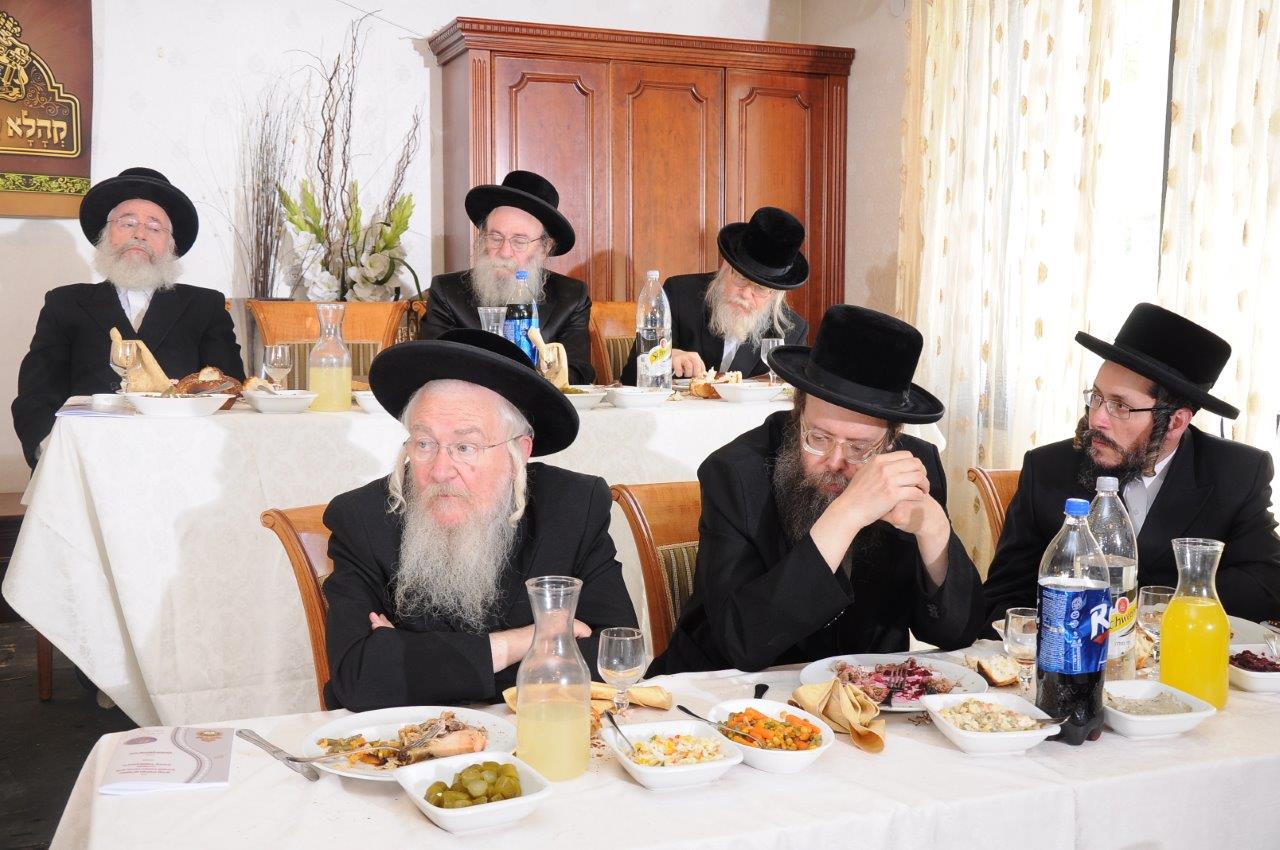 בית דין לדיני ממונות הוקם בחסידות בעלזא • גלריה