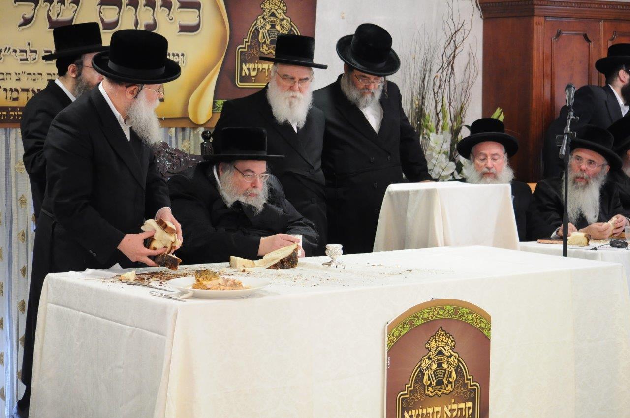 בית דין לדיני ממונות הוקם בחסידות בעלזא • גלריה