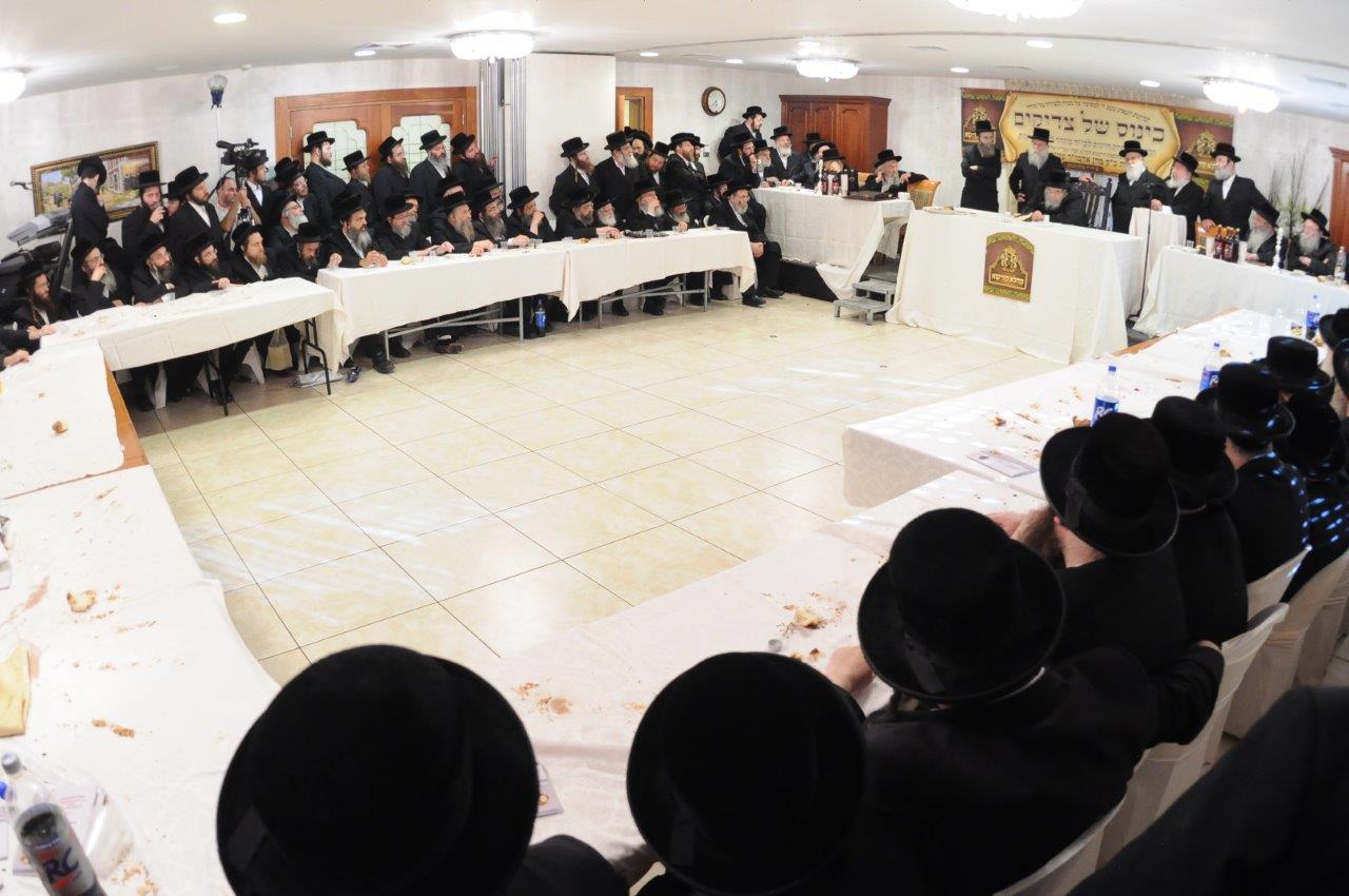 בית דין לדיני ממונות הוקם בחסידות בעלזא • גלריה