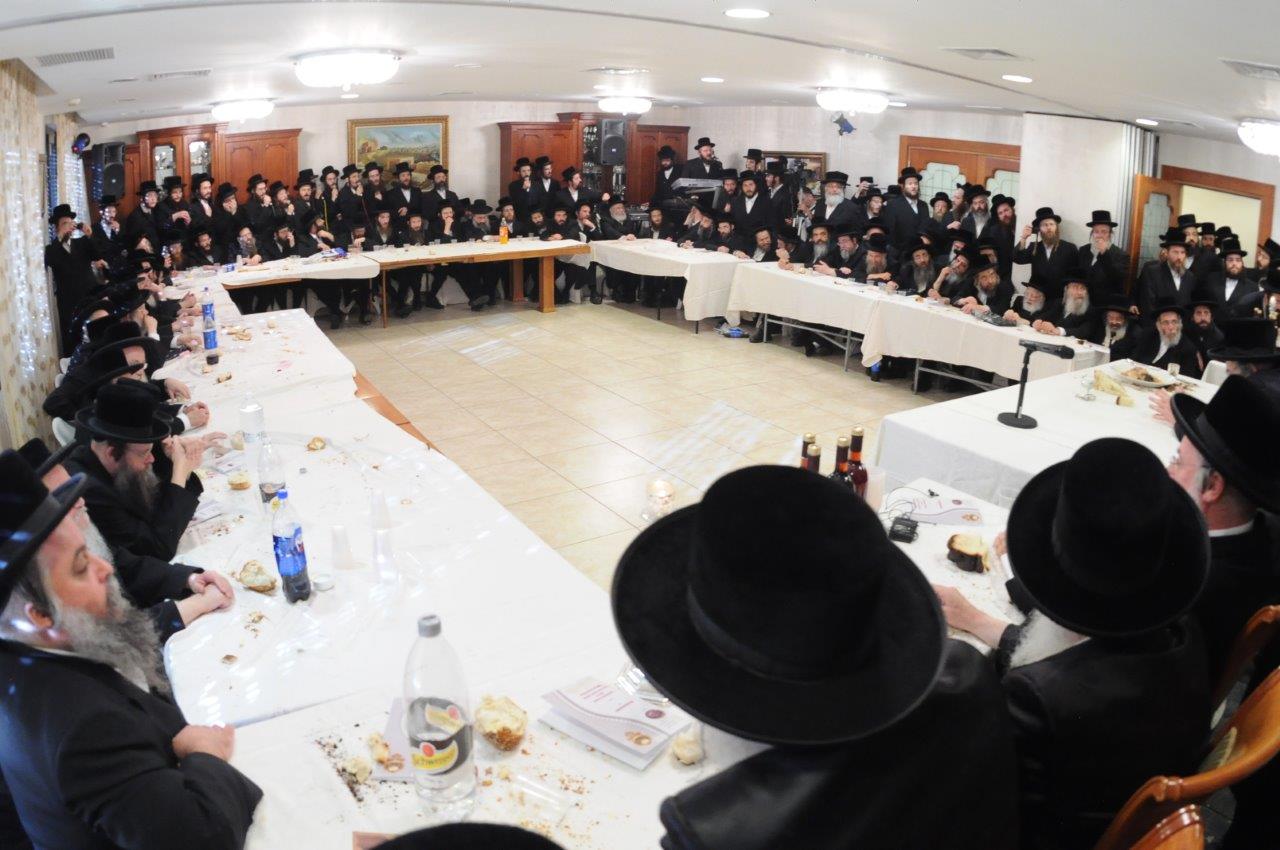 בית דין לדיני ממונות הוקם בחסידות בעלזא • גלריה