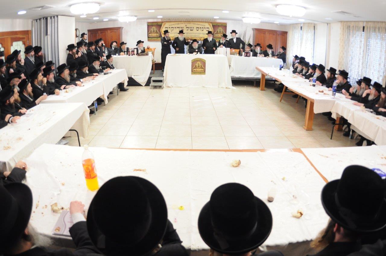 בית דין לדיני ממונות הוקם בחסידות בעלזא • גלריה