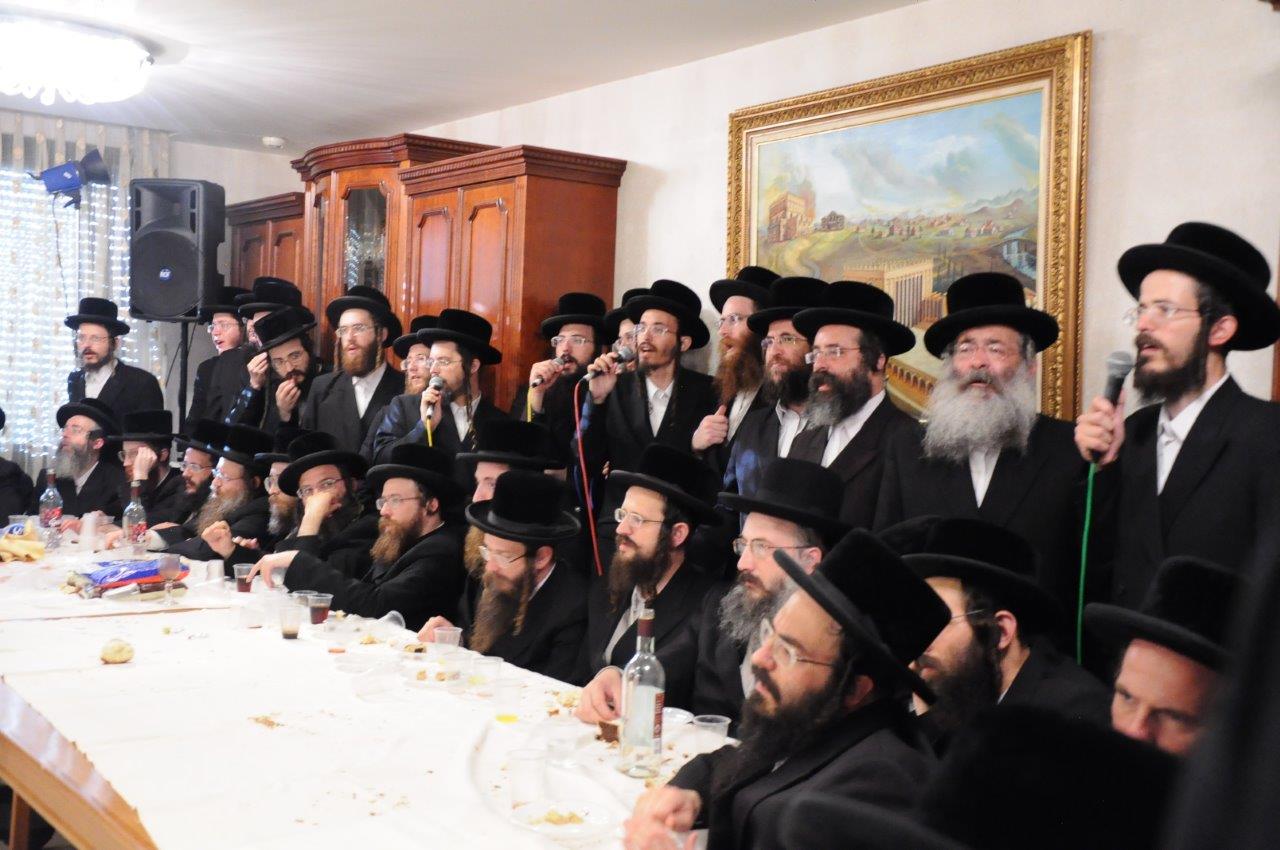 בית דין לדיני ממונות הוקם בחסידות בעלזא • גלריה