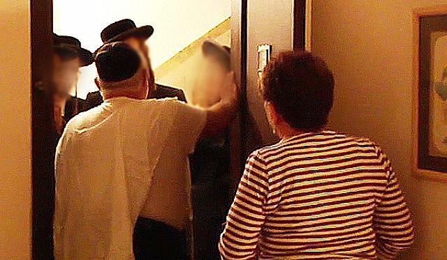 גלובנציץ' משוחח עם הפעילים