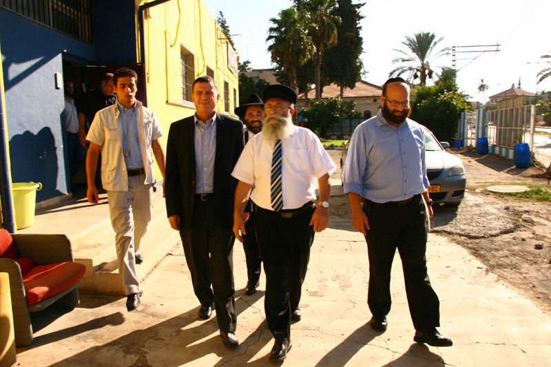 גלויברמן הפתיע את אדלשטיין עם עוגת יום הולדת