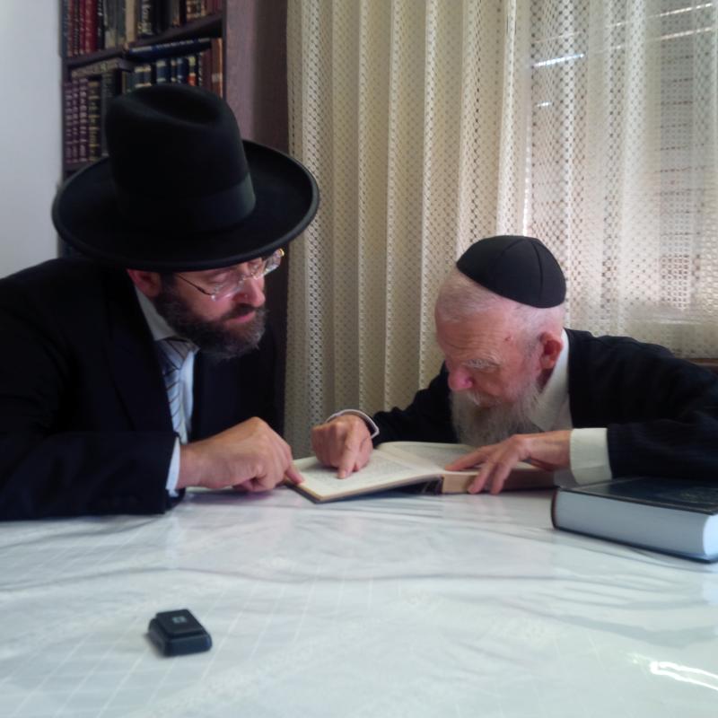 הרב דוד לאו התברך אצל רבותיו הגרי"ג אדלשטיין והגרב"ד פוברסקי