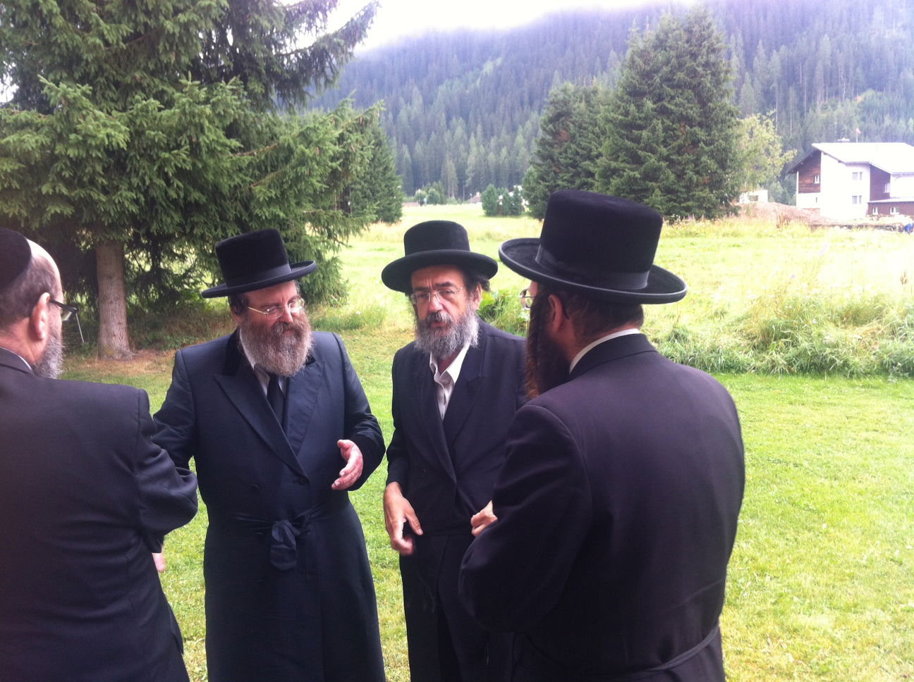 צפו בתיעוד: האדמו"ר מסאדיגורא נופש בדאבוס שבשוויץ