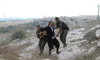 מפגינים ומעצרים במתחם גולובנציץ', הבוקר