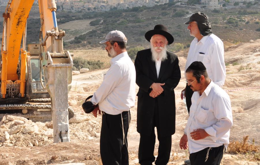 הרב משה פראנק במתחם העבודות, הבוקר