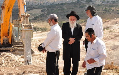 הרב משה פראנק במתחם העבודות, הבוקר