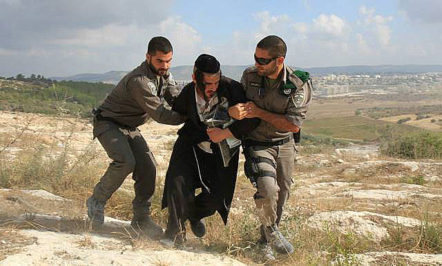 אחד העצורים, אתמול